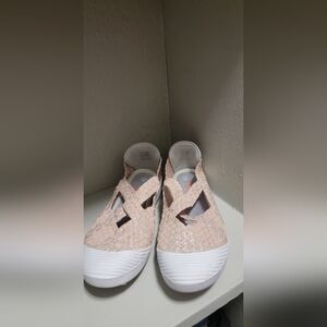 bernie mev. Women's Beige Woven Flats